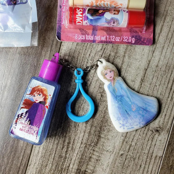 NWT Disney's Frozen 2 Chapstick Face Mask Body Glitter Bundle - Picture 7 of 10